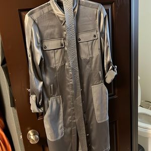 Shirt dress in satin gray w tie